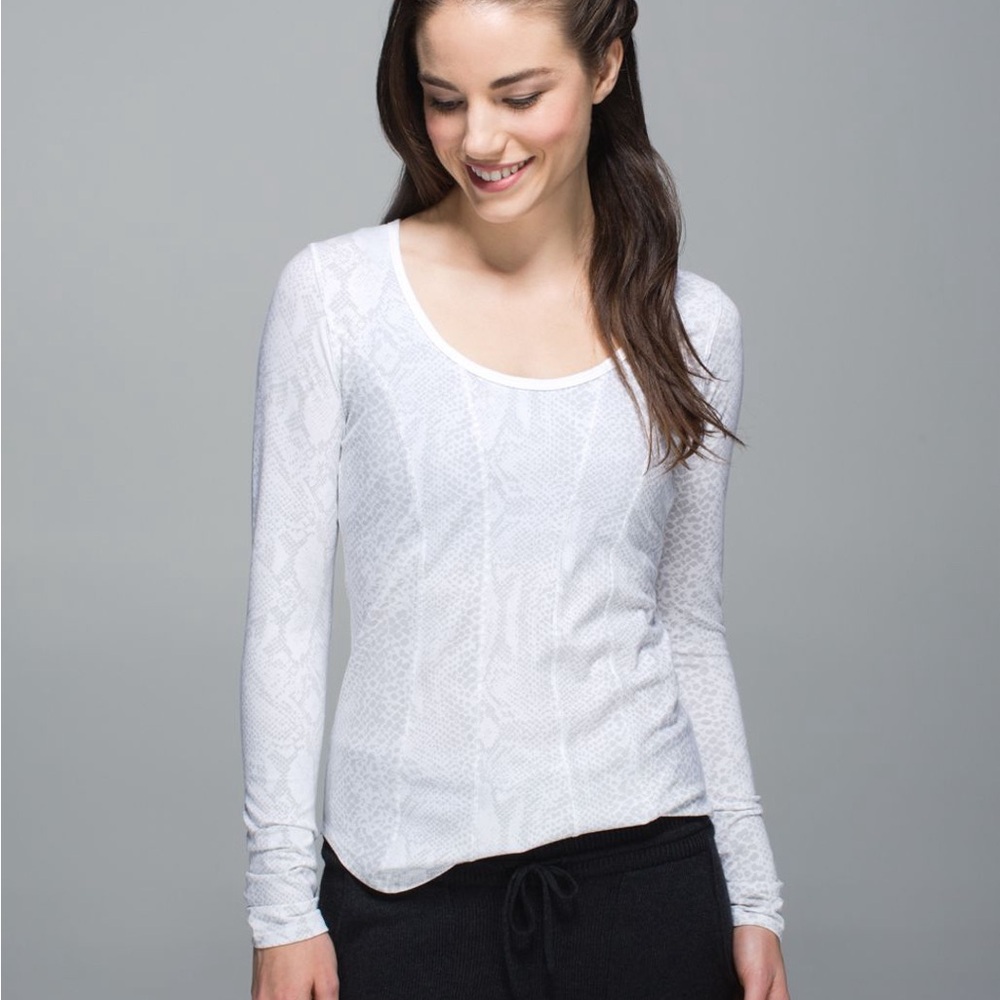 Lululemon Between The Lines Long Sleeve Desert Snake White Silver Fox/Size 10